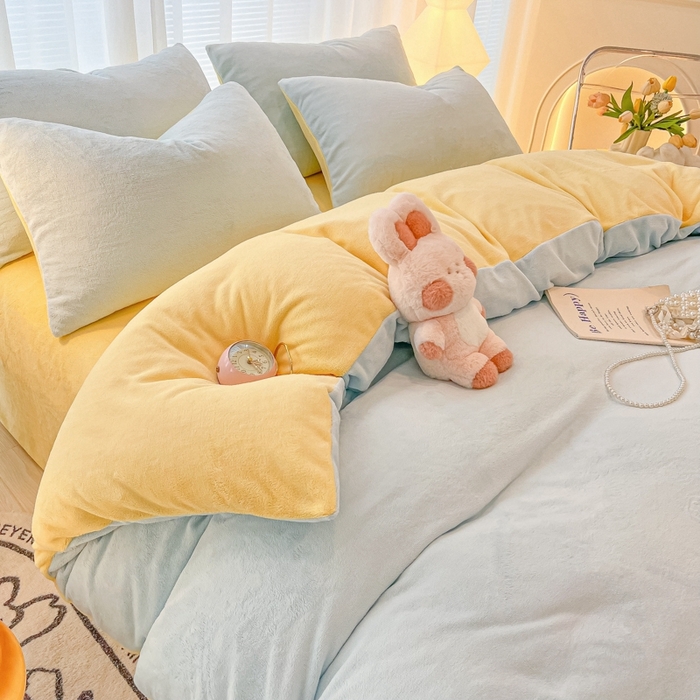 91家纺网 家纺一手货源 找家纺 悦织湾家纺 2025新款简约纯色牛奶绒四件套条纹轻奢时尚冬季加厚保暖床上用品学生宿舍三四件套 牛奶绒-天空兰+浅黄