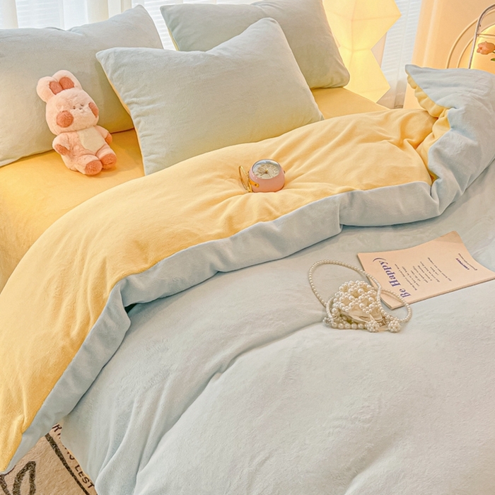 91家纺网 家纺一手货源 找家纺 悦织湾家纺 2025新款简约纯色牛奶绒四件套条纹轻奢时尚冬季加厚保暖床上用品学生宿舍三四件套 牛奶绒-天空兰+浅黄