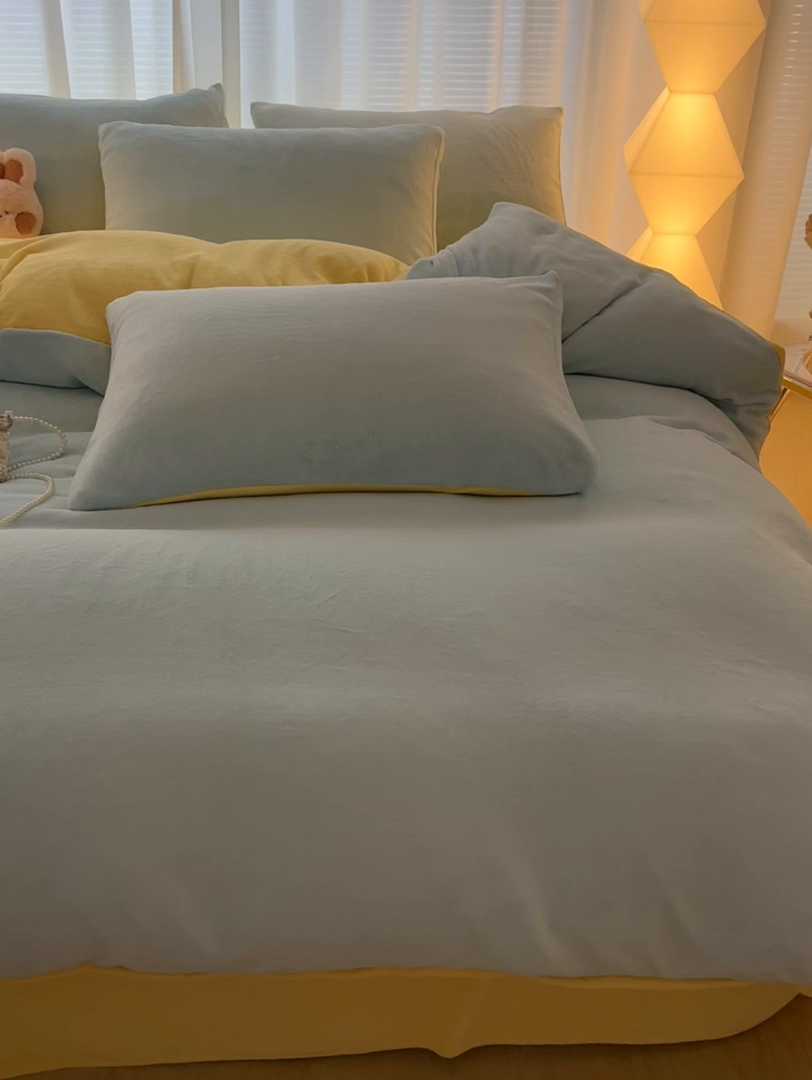 91家纺网 家纺一手货源 找家纺 悦织湾家纺 2025新款简约纯色牛奶绒四件套条纹轻奢时尚冬季加厚保暖床上用品学生宿舍三四件套 牛奶绒-天空兰+浅黄