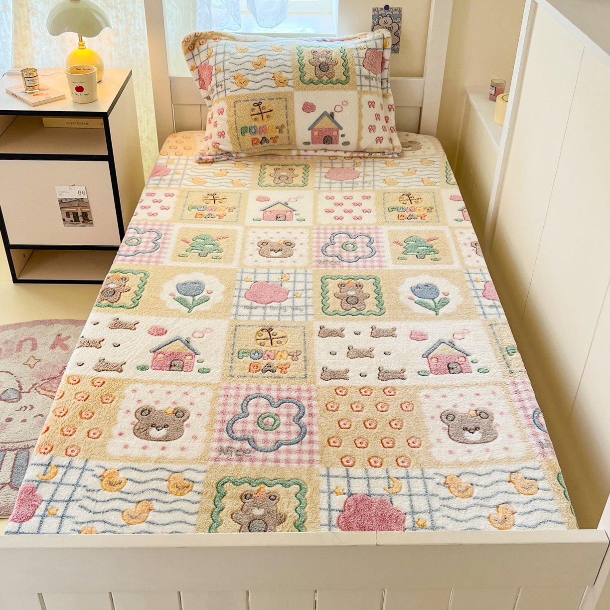 91家纺网 家纺一手货源 找家纺 川悦生活 2025新款雪花绒宿舍单床笠 床笠嘎嘎小熊