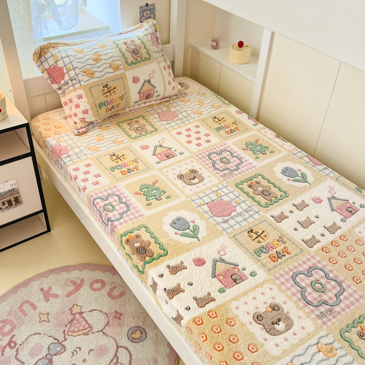 91家纺网 家纺一手货源 找家纺 川悦生活 2025新款雪花绒宿舍单床笠 床笠嘎嘎小熊