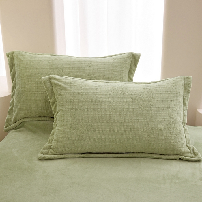 91家纺网 家纺一手货源 找家纺 亿梵 2025秋冬新款A类全消光牛奶绒立体5D雕花绒四件套 田间梦蝶-原野绿