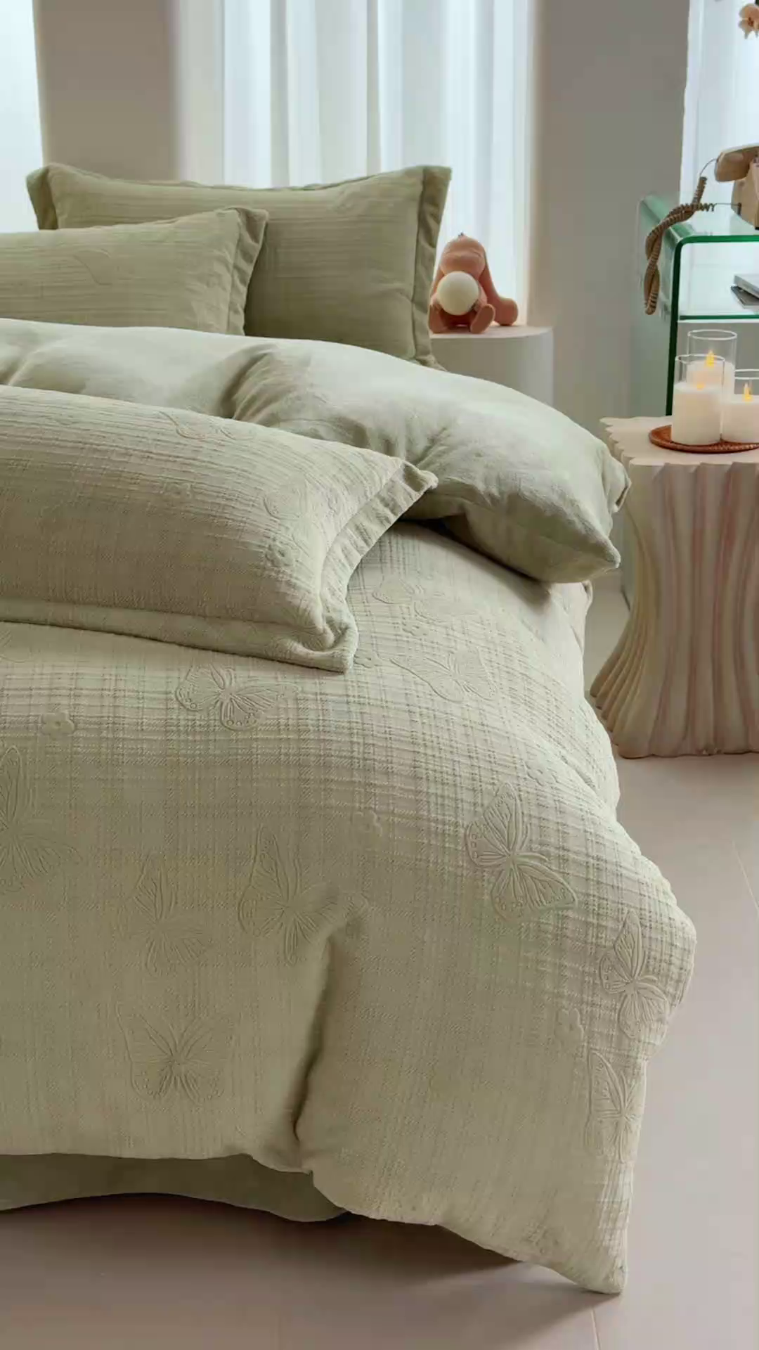 91家纺网 家纺一手货源 找家纺 亿梵 2025秋冬新款A类全消光牛奶绒立体5D雕花绒四件套 田间梦蝶-原野绿