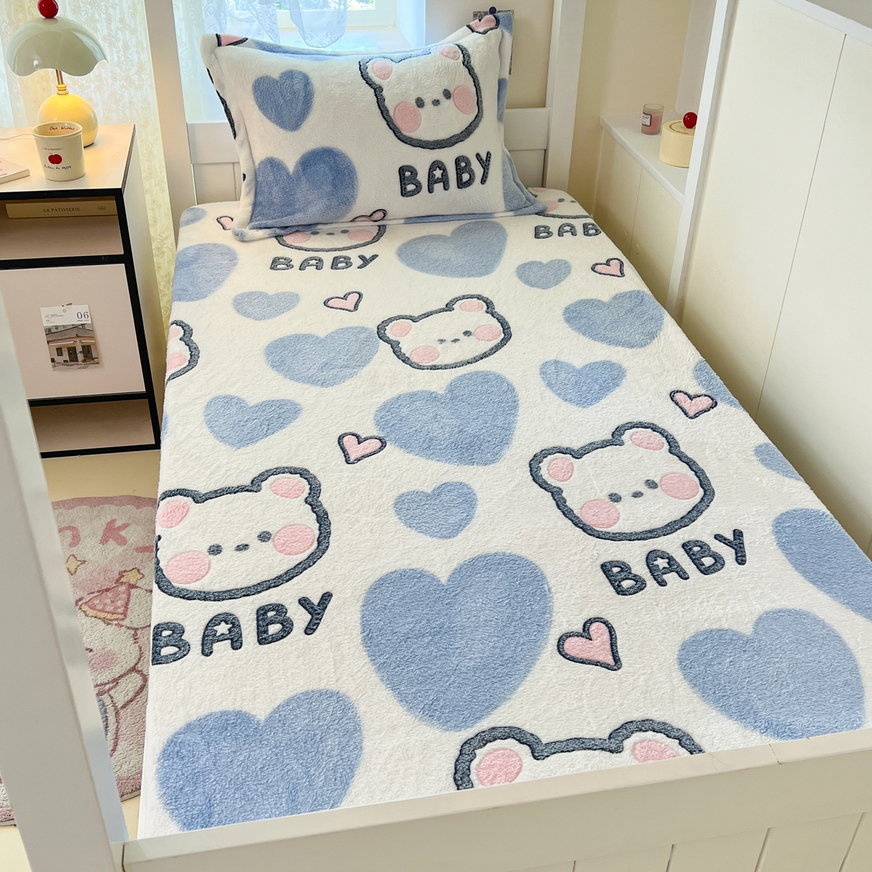 91家纺网 家纺一手货源 找家纺 川悦生活 2025新款雪花绒宿舍单床笠 床笠可爱熊