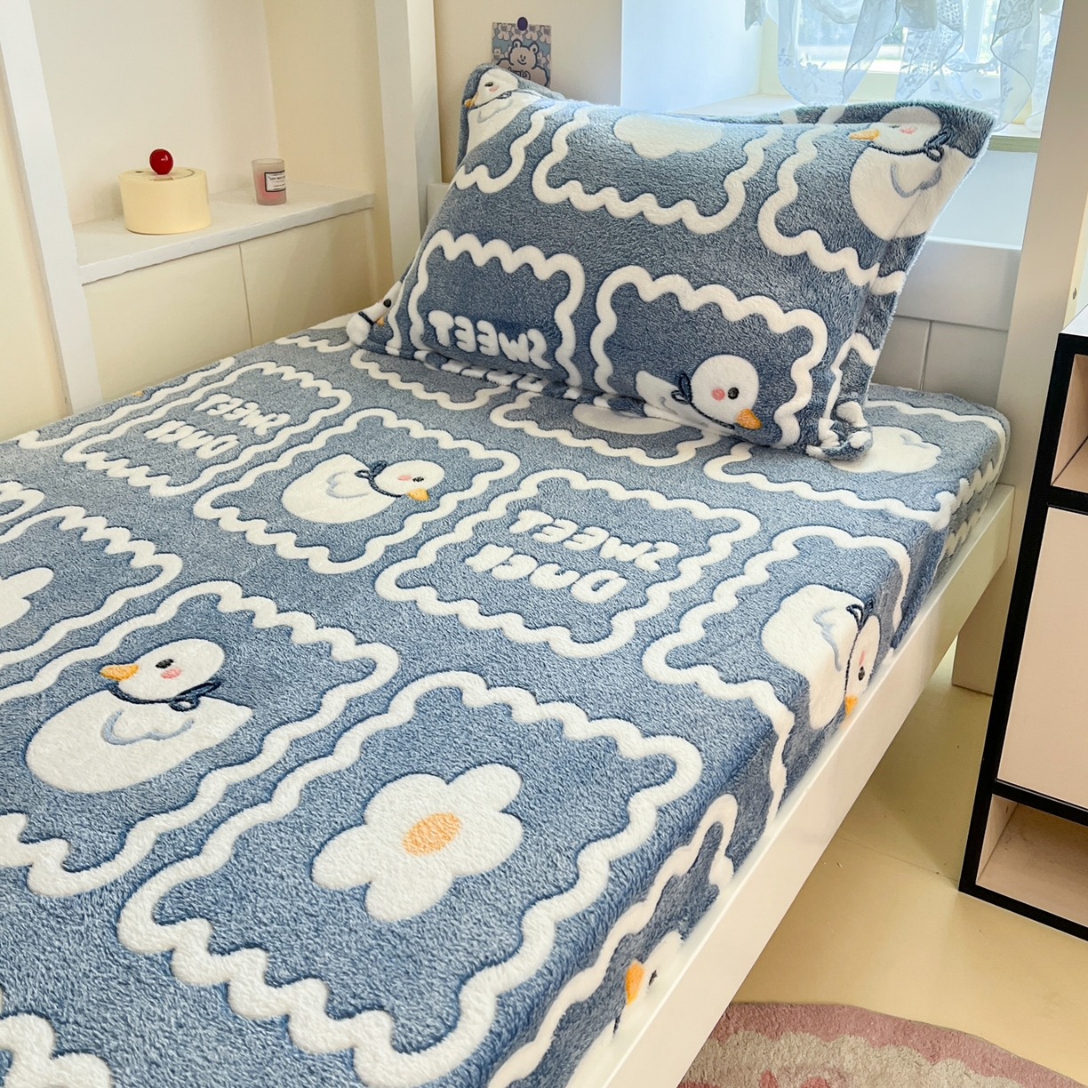 91家纺网 家纺一手货源 找家纺 川悦生活 2025新款雪花绒宿舍单床笠 床笠快乐鸭鸭