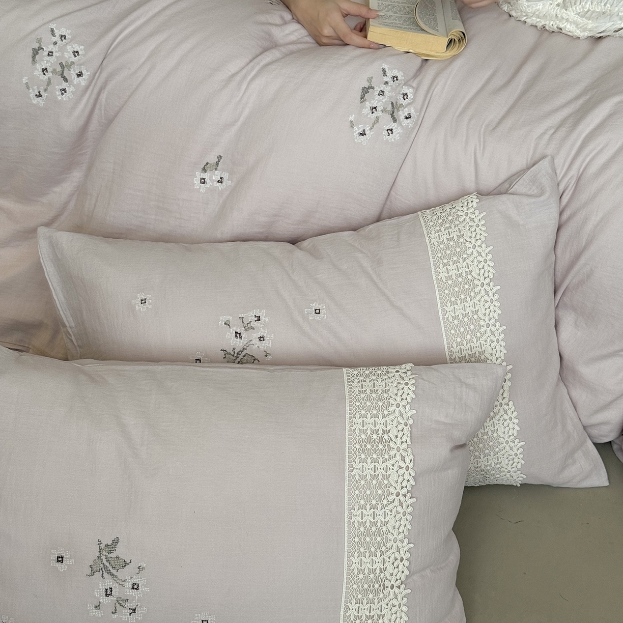 91家纺网 家纺一手货源 找家纺 （总）鹿班家居 2025新款秋冬款全棉皱皱纱精密刺绣系列四件套-云舒旧嘢(标准会员-20元)