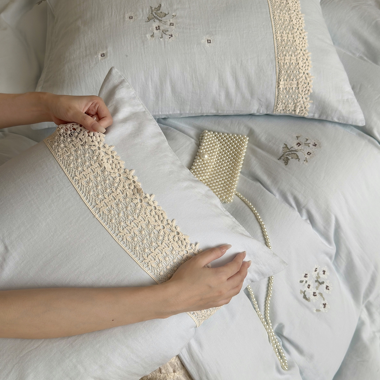 91家纺网 家纺一手货源 找家纺 鹿班家居 2025新款秋冬款全棉皱皱纱精密刺绣系列四件套-云舒旧嘢(标准会员-20元) 蓝色