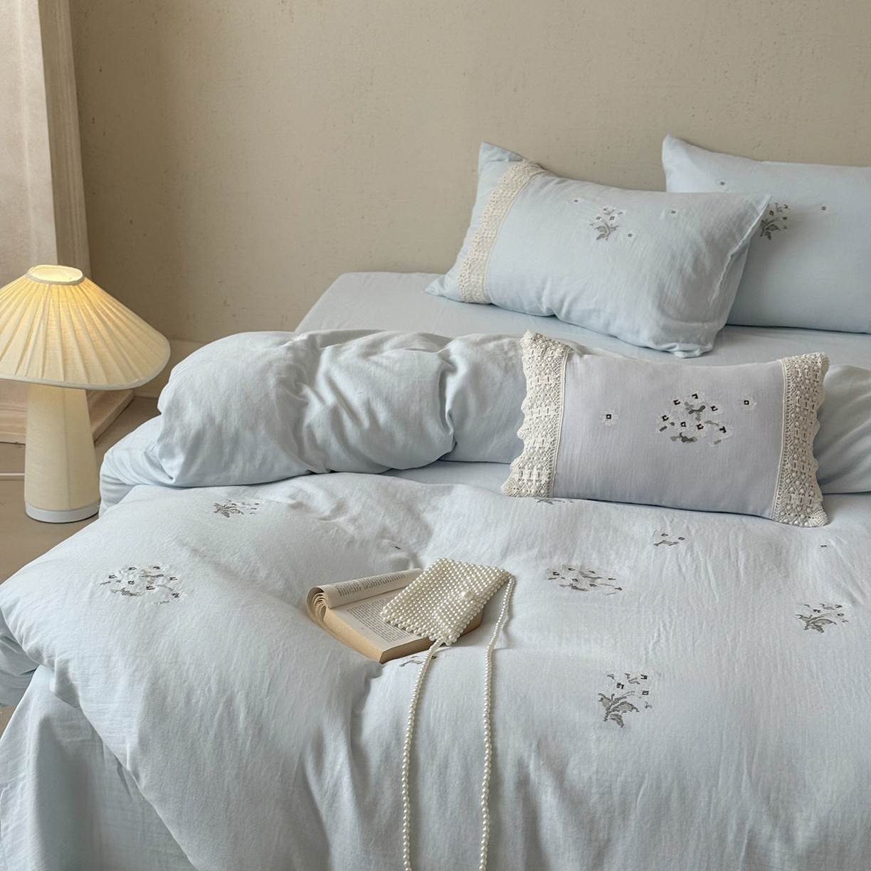 91家纺网 家纺一手货源 找家纺 鹿班家居 2025新款秋冬款全棉皱皱纱精密刺绣系列四件套-云舒旧嘢(标准会员-20元) 蓝色