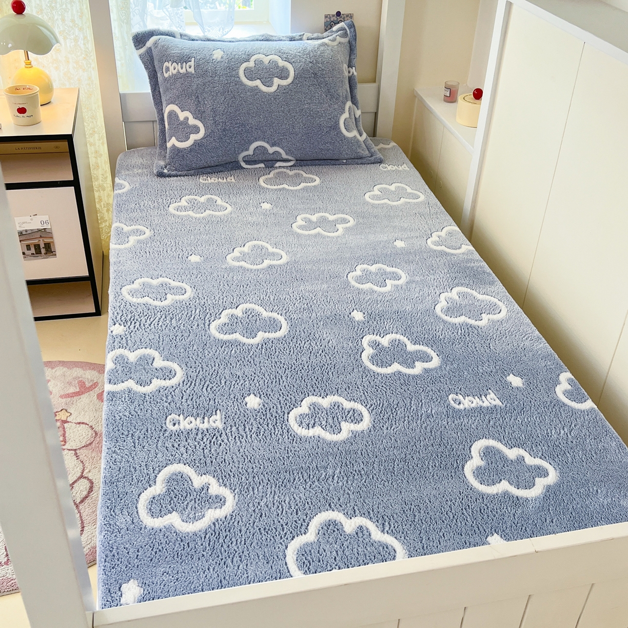 91家纺网 家纺一手货源 找家纺 川悦生活 2025新款雪花绒宿舍单床笠 床笠奶味云朵