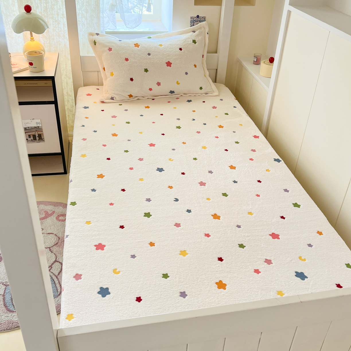 91家纺网 家纺一手货源 找家纺 川悦生活 2025新款雪花绒宿舍单床笠 床笠奶昔星星