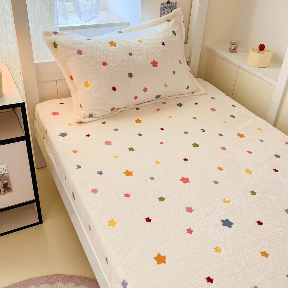 91家纺网 家纺一手货源 找家纺 川悦生活 2025新款雪花绒宿舍单床笠 床笠奶昔星星