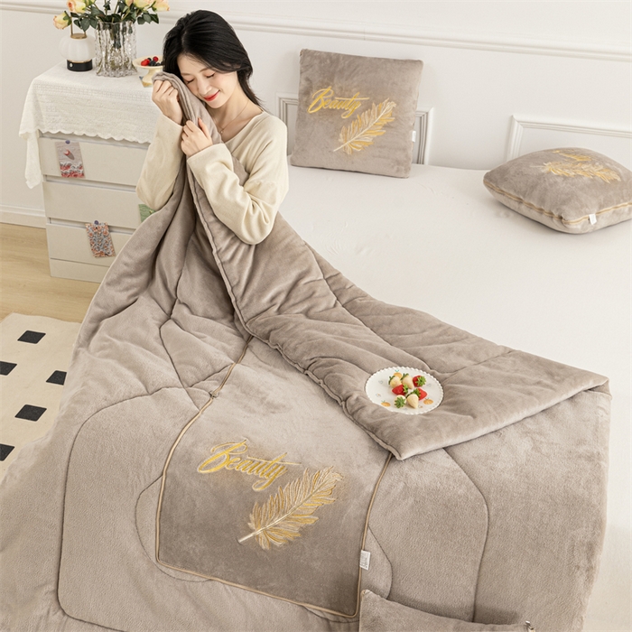 91家纺网 家纺一手货源 找家纺 哩哩熊 2025新款抱枕被子两用加厚二合一汽车载枕头办公室午睡毯子冬天靠枕-羽叶 羽叶-奶茶咖