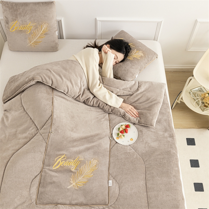 91家纺网 家纺一手货源 找家纺 哩哩熊 2025新款抱枕被子两用加厚二合一汽车载枕头办公室午睡毯子冬天靠枕-羽叶 羽叶-奶茶咖