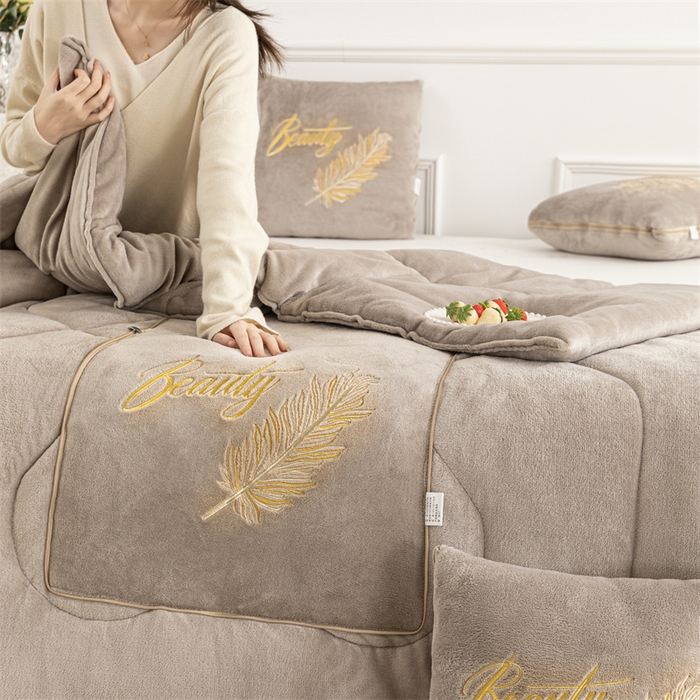 91家纺网 家纺一手货源 找家纺 哩哩熊 2025新款抱枕被子两用加厚二合一汽车载枕头办公室午睡毯子冬天靠枕-羽叶 羽叶-奶茶咖