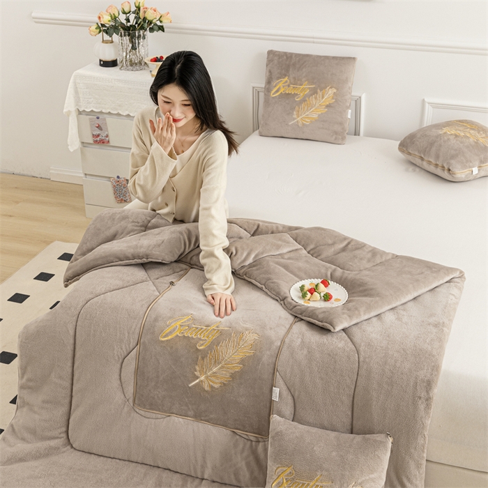 91家纺网 家纺一手货源 找家纺 哩哩熊 2025新款抱枕被子两用加厚二合一汽车载枕头办公室午睡毯子冬天靠枕-羽叶 羽叶-奶茶咖