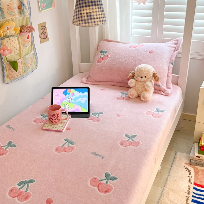 91家纺网 家纺一手货源 找家纺 川悦生活 2025新款雪花绒宿舍单床笠 床笠桃心爱语