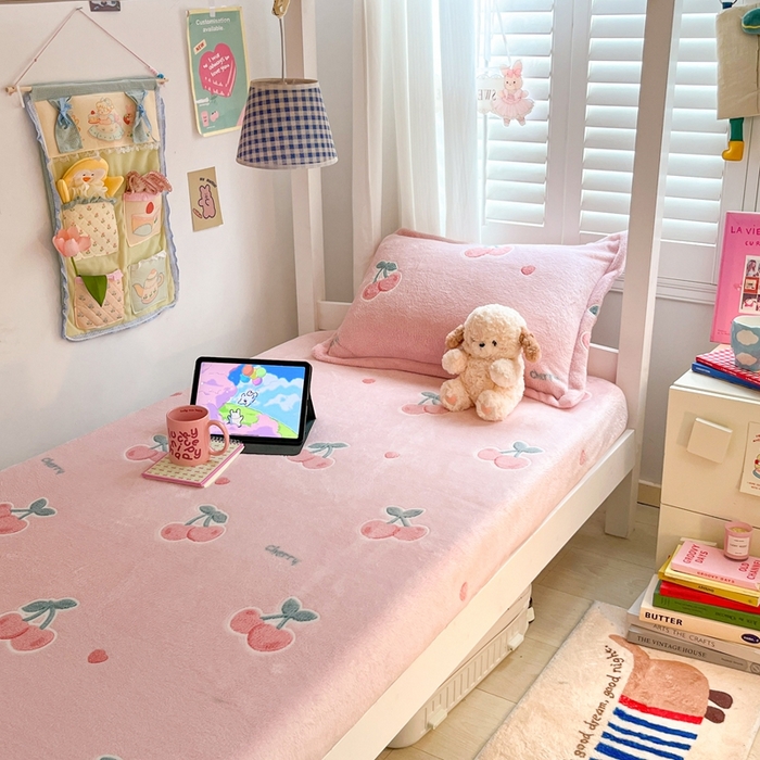 91家纺网 家纺一手货源 找家纺 川悦生活 2025新款雪花绒宿舍单床笠 床笠桃心爱语