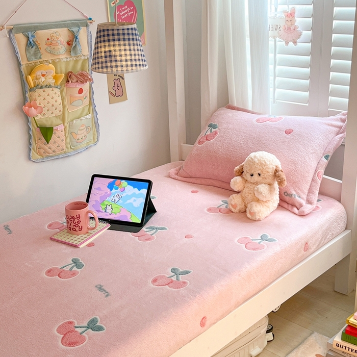 91家纺网 家纺一手货源 找家纺 川悦生活 2025新款雪花绒宿舍单床笠 床笠桃心爱语