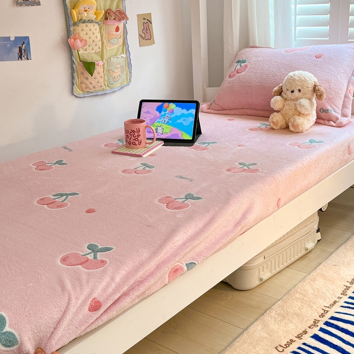 91家纺网 家纺一手货源 找家纺 川悦生活 2025新款雪花绒宿舍单床笠 床笠桃心爱语