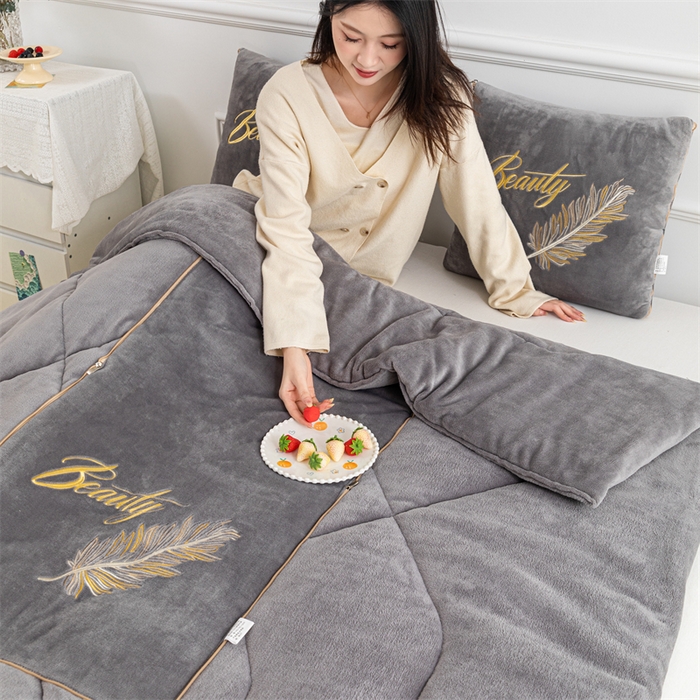 91家纺网 家纺一手货源 找家纺 哩哩熊 2025新款抱枕被子两用加厚二合一汽车载枕头办公室午睡毯子冬天靠枕-羽叶 羽叶-烟灰