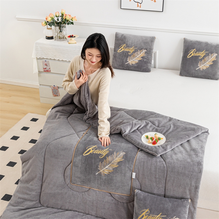 91家纺网 家纺一手货源 找家纺 哩哩熊 2025新款抱枕被子两用加厚二合一汽车载枕头办公室午睡毯子冬天靠枕-羽叶 羽叶-烟灰