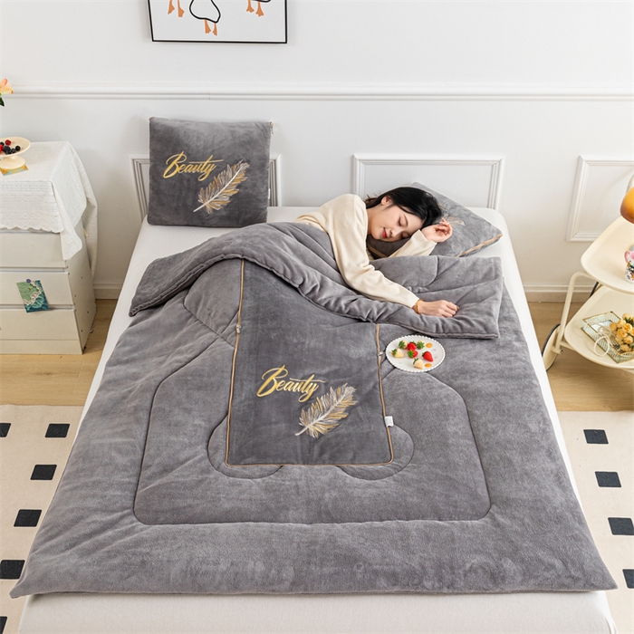 91家纺网 家纺一手货源 找家纺 哩哩熊 2025新款抱枕被子两用加厚二合一汽车载枕头办公室午睡毯子冬天靠枕-羽叶 羽叶-烟灰,羽叶-烟灰