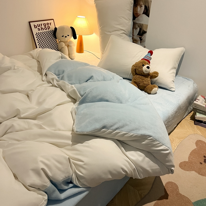 91家纺网 家纺一手货源 找家纺 悦织湾家纺 2025新款水洗棉牛奶绒单面绒单被套四件套双面两用春秋冬都可用学生宿舍四件套 单面绒白色浅兰