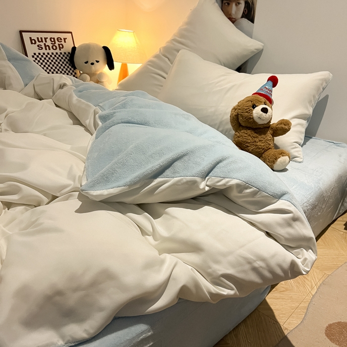 91家纺网 家纺一手货源 找家纺 悦织湾家纺 2025新款水洗棉牛奶绒单面绒单被套四件套双面两用春秋冬都可用学生宿舍四件套 单面绒白色浅兰