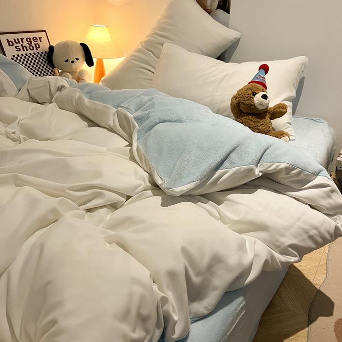 91家纺网 家纺一手货源 找家纺 悦织湾家纺 2025新款水洗棉牛奶绒单面绒单被套四件套双面两用春秋冬都可用学生宿舍四件套 单面绒白色浅兰