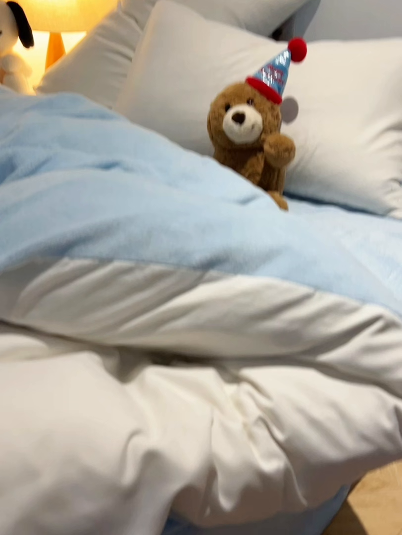 91家纺网 家纺一手货源 找家纺 悦织湾家纺 2025新款水洗棉牛奶绒单面绒单被套四件套双面两用春秋冬都可用学生宿舍四件套 单面绒白色浅兰