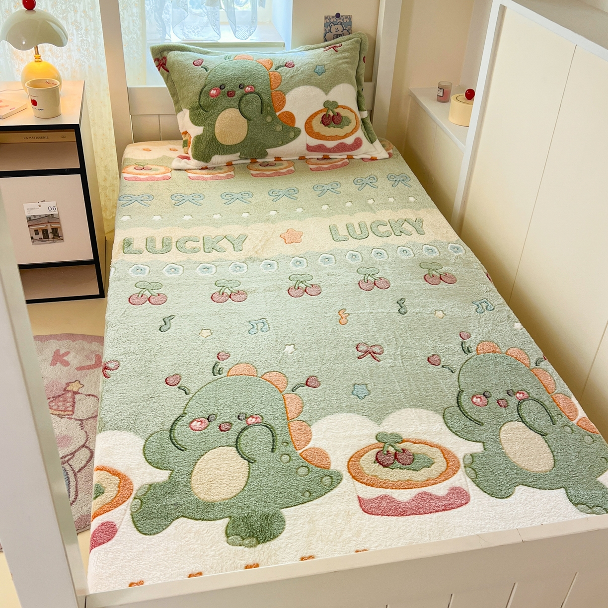 91家纺网 家纺一手货源 找家纺 川悦生活 2025新款雪花绒宿舍单床笠 床笠甜系龙龙