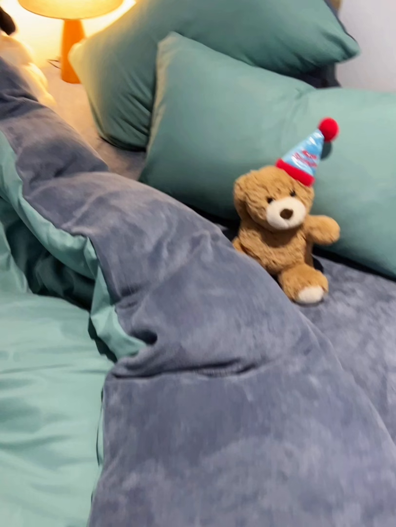 91家纺网 家纺一手货源 找家纺 悦织湾家纺 2025新款水洗棉牛奶绒单面绒单被套四件套双面两用春秋冬都可用学生宿舍四件套 单面绒豆绿浅灰