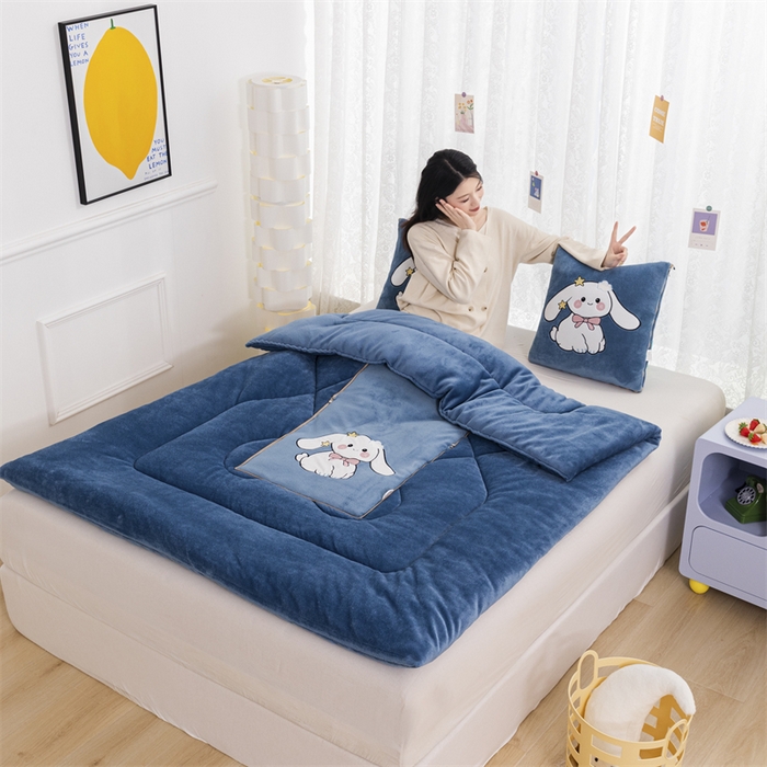 91家纺网 家纺一手货源 找家纺 （总）哩哩熊 2025新款抱枕被子两用加厚二合一汽车载枕头办公室午睡毯子冬天靠枕-长耳兔系列