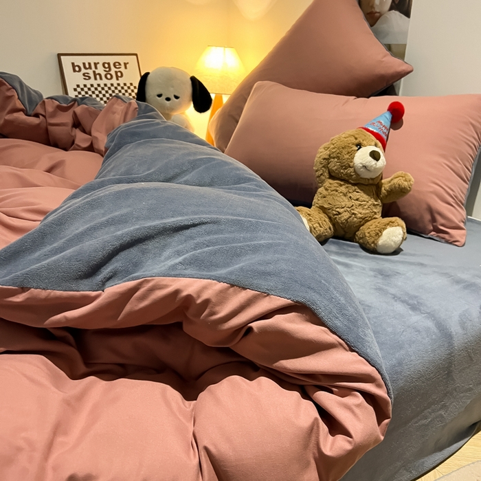 91家纺网 家纺一手货源 找家纺 悦织湾家纺 2025新款水洗棉牛奶绒单面绒单被套四件套双面两用春秋冬都可用学生宿舍四件套 单面绒豆沙浅灰