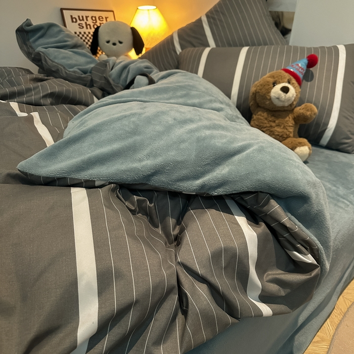 91家纺网 家纺一手货源 找家纺 悦织湾家纺 2025新款水洗棉牛奶绒单面绒单被套四件套双面两用春秋冬都可用学生宿舍四件套 单面绒风尚灰