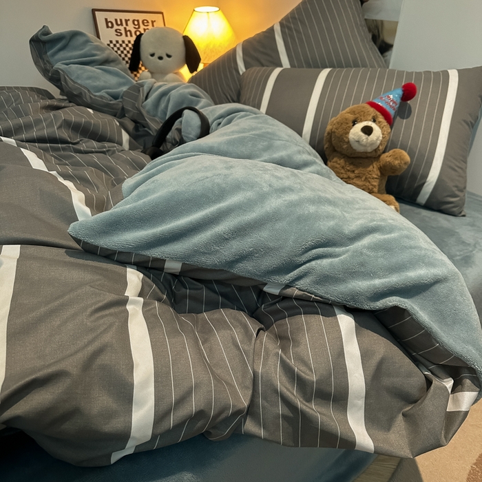 91家纺网 家纺一手货源 找家纺 悦织湾家纺 2025新款水洗棉牛奶绒单面绒单被套四件套双面两用春秋冬都可用学生宿舍四件套 单面绒风尚灰