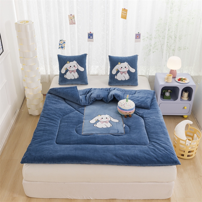 91家纺网 家纺一手货源 找家纺 哩哩熊 2025新款抱枕被子两用加厚二合一汽车载枕头办公室午睡毯子冬天靠枕-长耳兔系列 长耳兔-宝石蓝