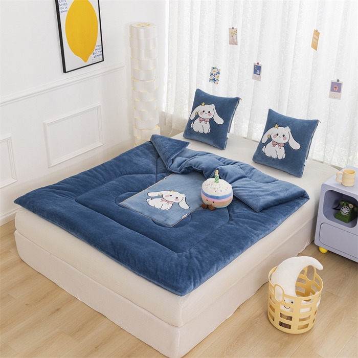 91家纺网 家纺一手货源 找家纺 哩哩熊 2025新款抱枕被子两用加厚二合一汽车载枕头办公室午睡毯子冬天靠枕-长耳兔系列 长耳兔-宝石蓝