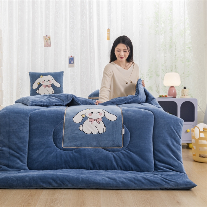 91家纺网 家纺一手货源 找家纺 哩哩熊 2025新款抱枕被子两用加厚二合一汽车载枕头办公室午睡毯子冬天靠枕-长耳兔系列 长耳兔-宝石蓝