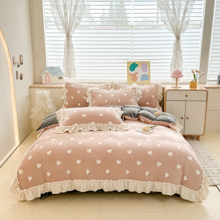 91家纺网 家纺一手货源 找家纺 （总）橘子家 2025轻奢法式花边公主风婴儿绒牛奶绒高克重四件套