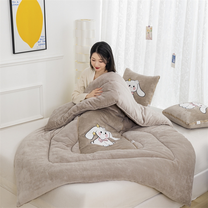 91家纺网 家纺一手货源 找家纺 哩哩熊 2025新款抱枕被子两用加厚二合一汽车载枕头办公室午睡毯子冬天靠枕-长耳兔系列 长耳兔-奶茶咖