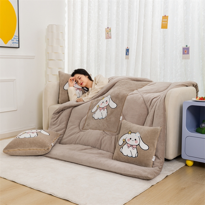 91家纺网 家纺一手货源 找家纺 哩哩熊 2025新款抱枕被子两用加厚二合一汽车载枕头办公室午睡毯子冬天靠枕-长耳兔系列 长耳兔-奶茶咖