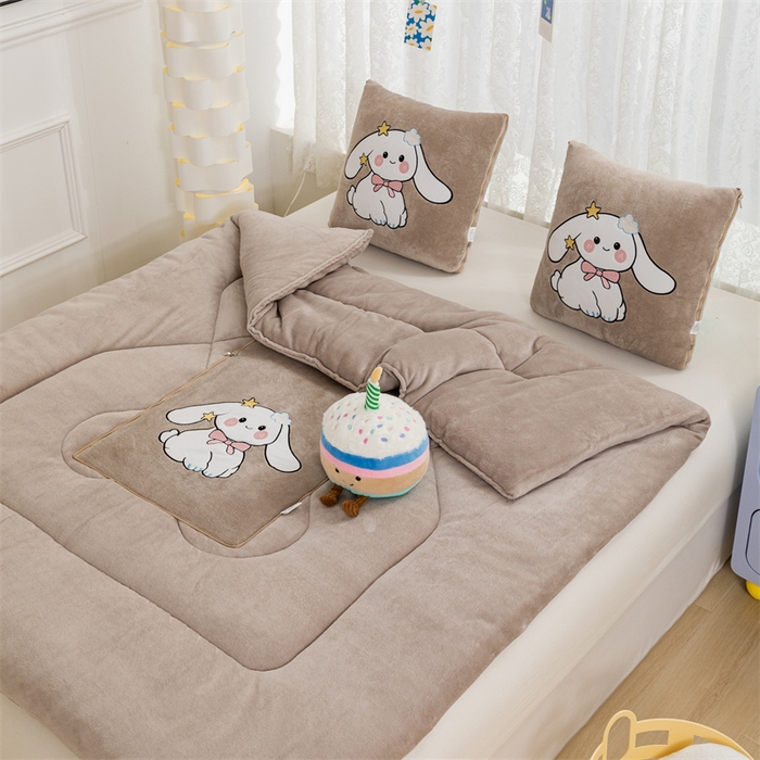 91家纺网 家纺一手货源 找家纺 哩哩熊 2025新款抱枕被子两用加厚二合一汽车载枕头办公室午睡毯子冬天靠枕-长耳兔系列 长耳兔-奶茶咖