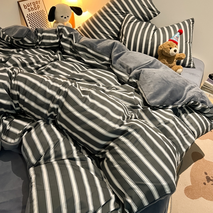91家纺网 家纺一手货源 找家纺 悦织湾家纺 2025新款水洗棉牛奶绒单面绒单被套四件套双面两用春秋冬都可用学生宿舍四件套 单面绒黑白格调