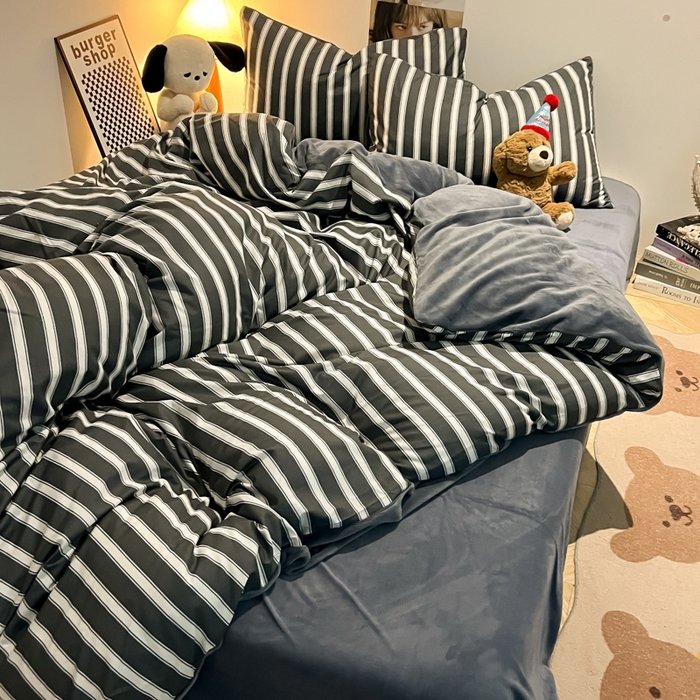91家纺网 家纺一手货源 找家纺 悦织湾家纺 2025新款水洗棉牛奶绒单面绒单被套四件套双面两用春秋冬都可用学生宿舍四件套 单面绒黑白格调