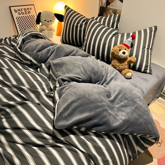 91家纺网 家纺一手货源 找家纺 悦织湾家纺 2025新款水洗棉牛奶绒单面绒单被套四件套双面两用春秋冬都可用学生宿舍四件套 单面绒黑白格调
