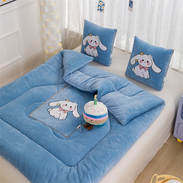 91家纺网 家纺一手货源 找家纺 哩哩熊 2025新款抱枕被子两用加厚二合一汽车载枕头办公室午睡毯子冬天靠枕-长耳兔系列 长耳兔-浅蓝