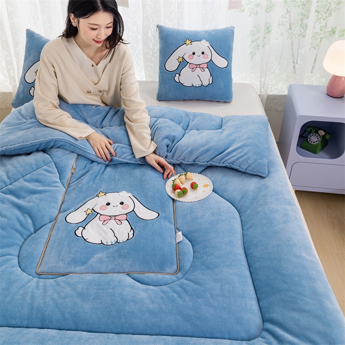 91家纺网 家纺一手货源 找家纺 哩哩熊 2025新款抱枕被子两用加厚二合一汽车载枕头办公室午睡毯子冬天靠枕-长耳兔系列 长耳兔-浅蓝