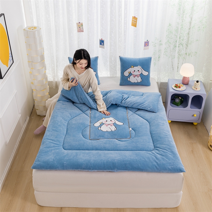 91家纺网 家纺一手货源 找家纺 哩哩熊 2025新款抱枕被子两用加厚二合一汽车载枕头办公室午睡毯子冬天靠枕-长耳兔系列 长耳兔-浅蓝