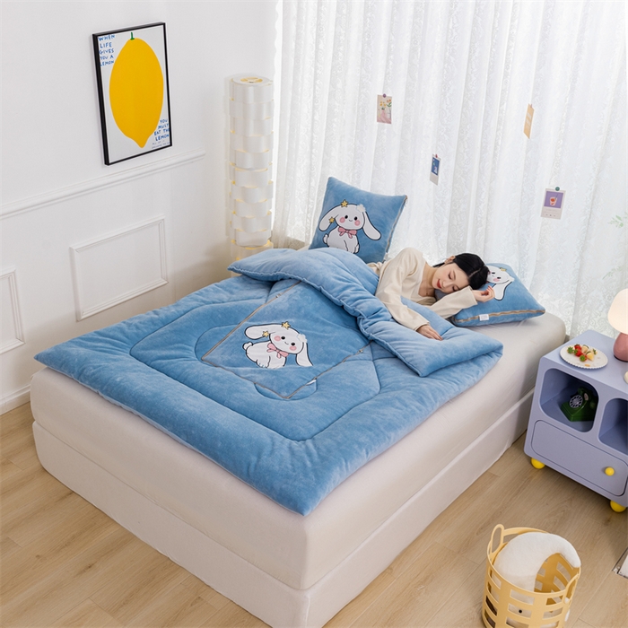 91家纺网 家纺一手货源 找家纺 哩哩熊 2025新款抱枕被子两用加厚二合一汽车载枕头办公室午睡毯子冬天靠枕-长耳兔系列 长耳兔-浅蓝